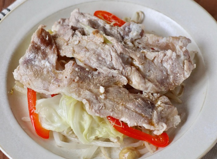 豚肉と野菜の塩麹蒸し