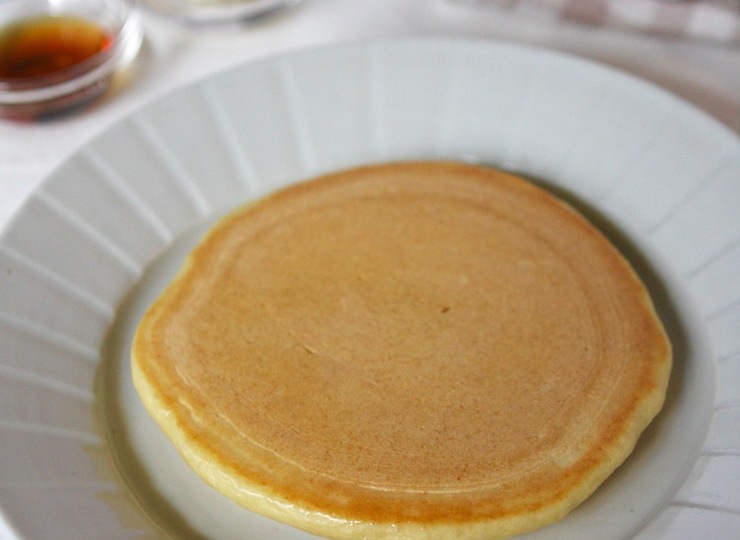 休日の朝食に もっちり牛乳ホットケーキ