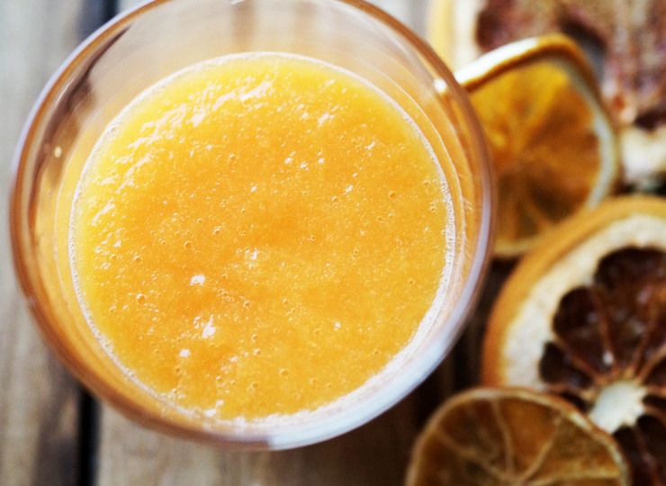 人参とオレンジのココナッツスムージー