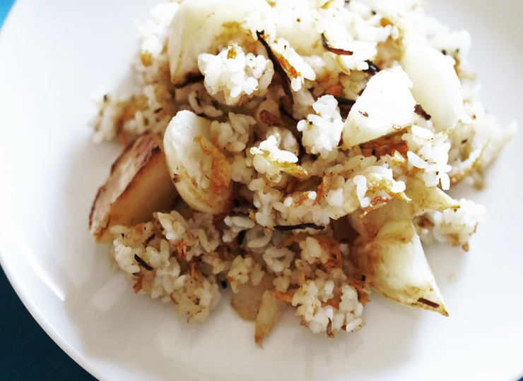 焼きかぶと桜えびの塩昆布チャーハン