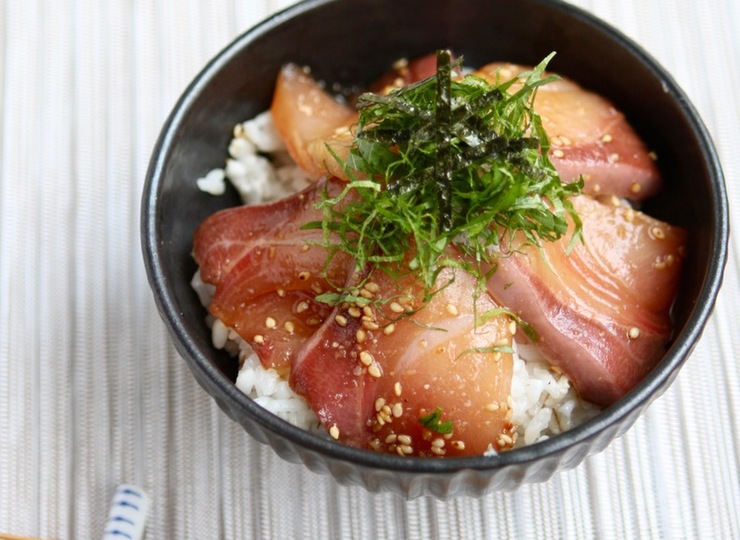 お刺身で ぶりの漬け丼