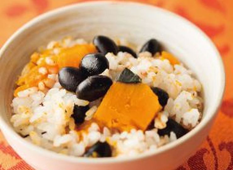 蒸し黒大豆とカボチャの三穀ご飯