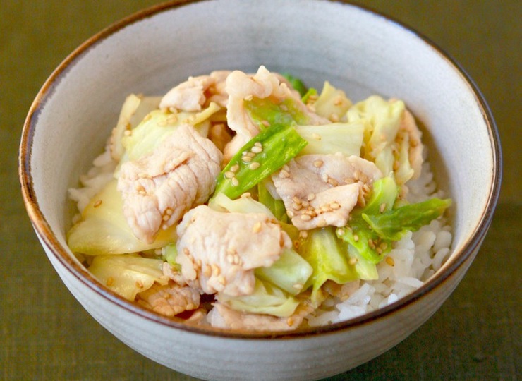 豚肉とキャベツのごまみそ丼
