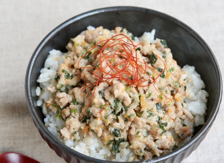 混ぜてチンするだけ ふわとろ温とろろ丼