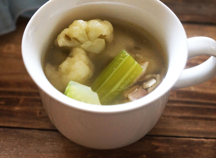 カリフラワーとセロリのスパイシースープ