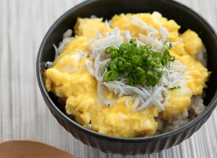ふわふわ卵としらすの丼ぶり