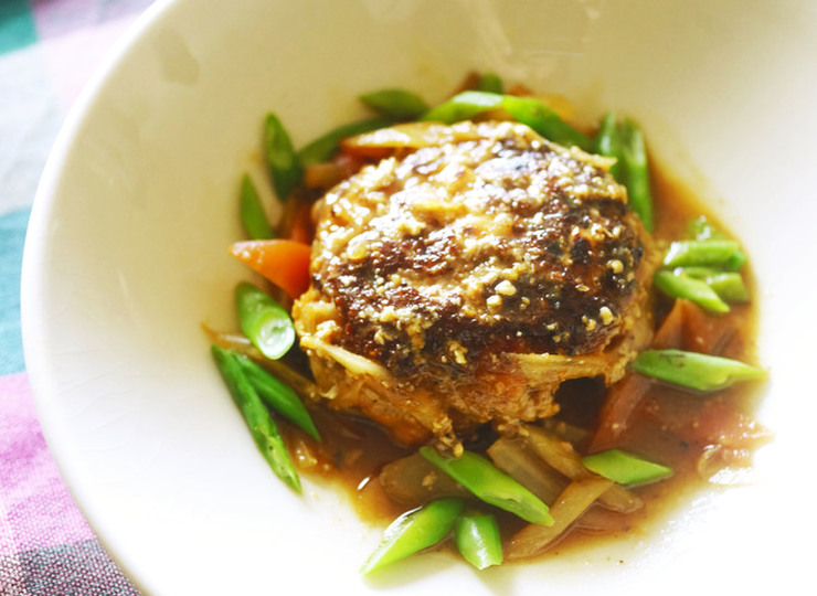 蒸し大豆の和風煮込みハンバーグ