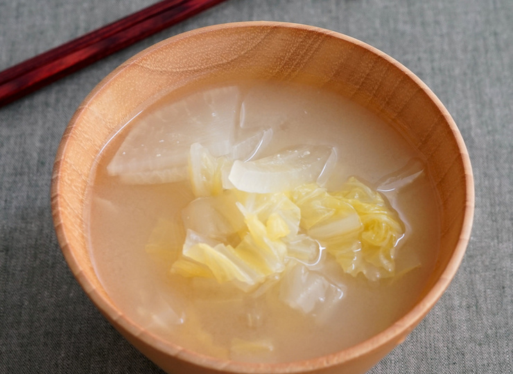 大根と白菜、玉ねぎの味噌汁