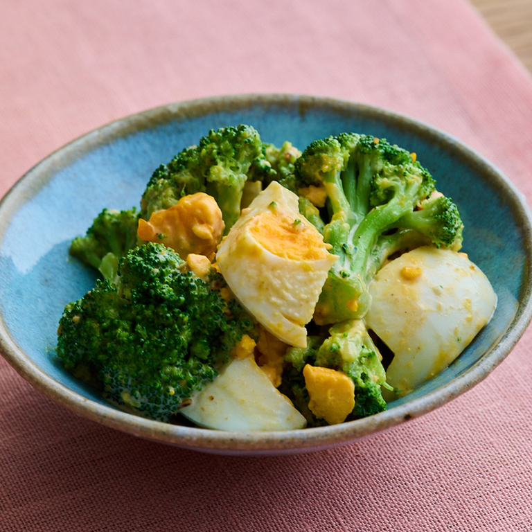 ブロッコリーと卵のごまマヨあえ