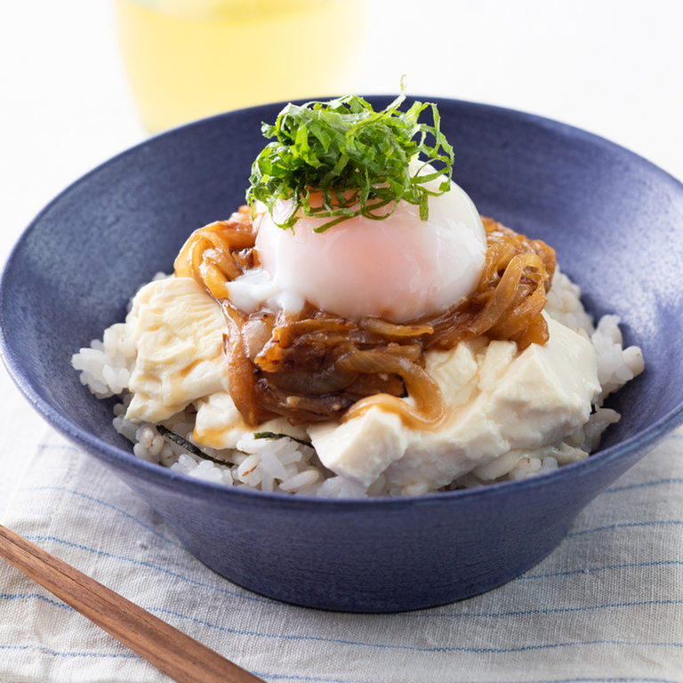 玉ねぎみその豆腐丼