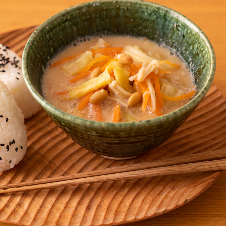 野菜と大豆の豆乳みそ汁