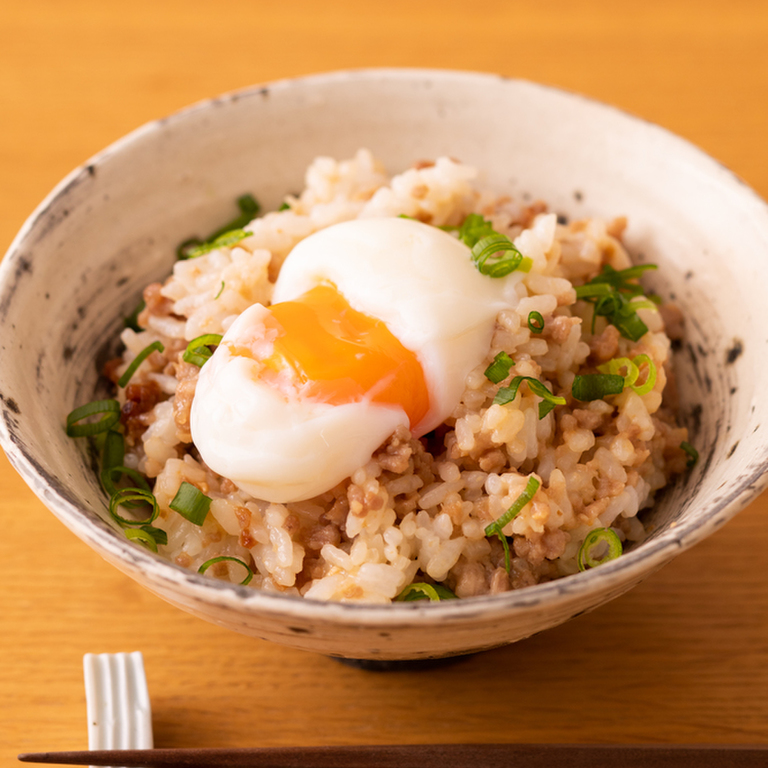かんたん肉みそ混ぜごはん 温玉のせ