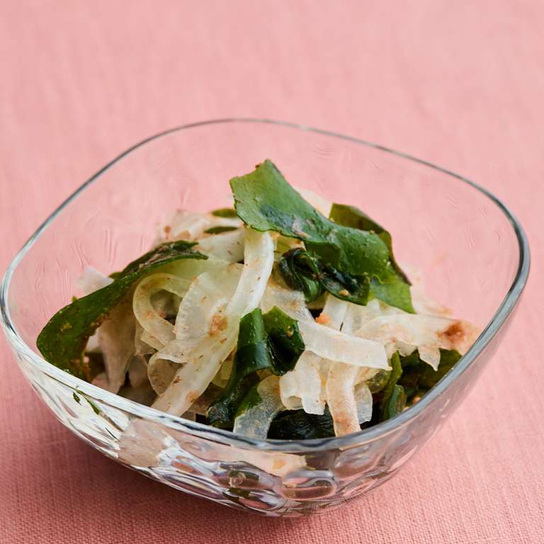 新玉ねぎとわかめのおかかあえ