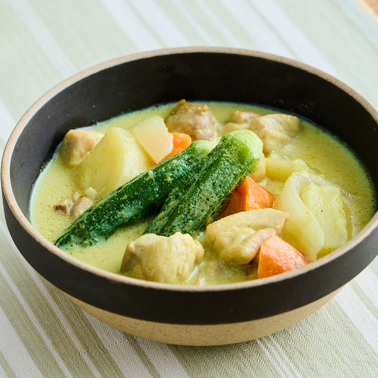 鶏肉と野菜の豆乳スープカレー