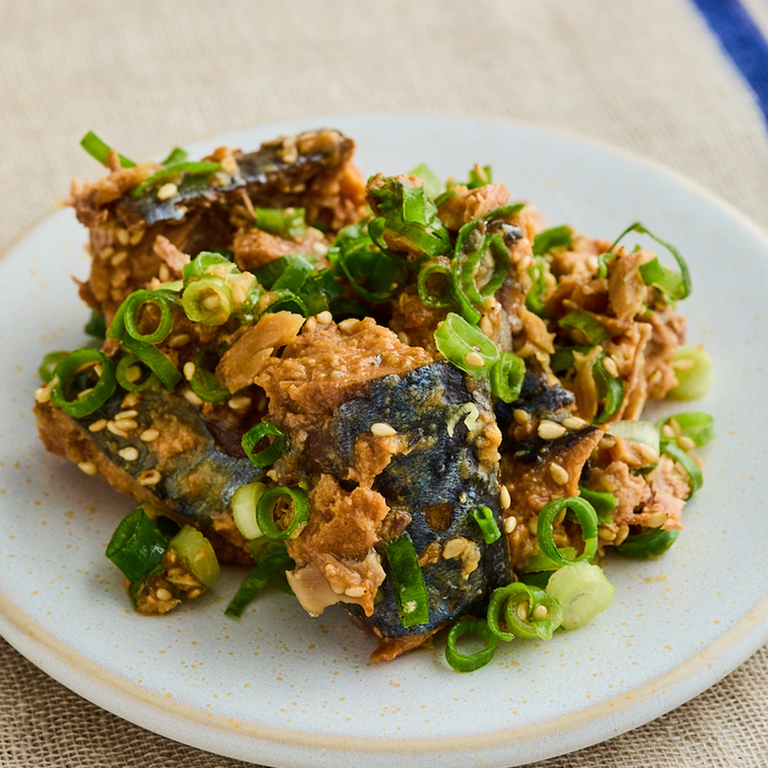 さばみそ缶のねぎまみれ