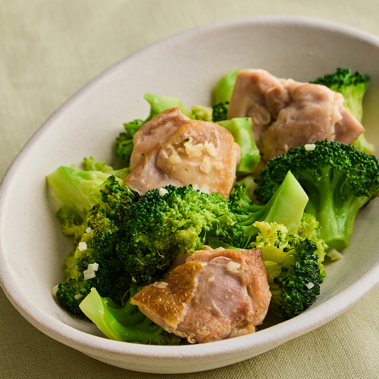鶏肉とブロッコリーの塩蒸し煮