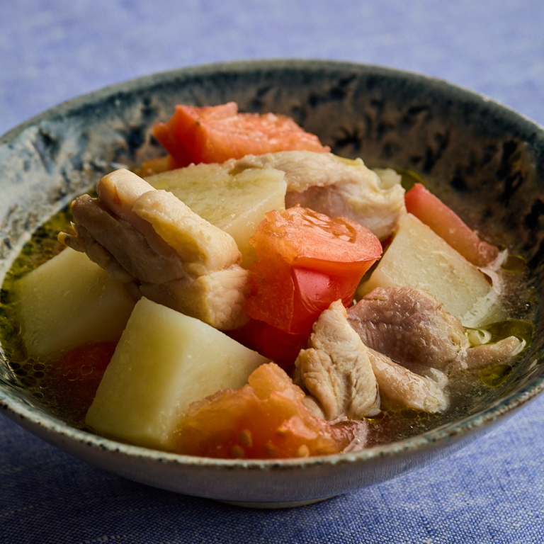 鶏肉とトマトの塩煮込み
