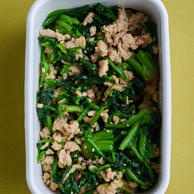 作り置きに ひき肉とほうれん草のしょうゆ炒め