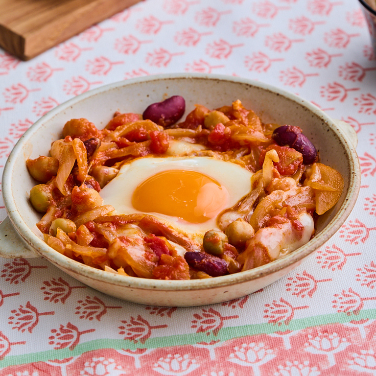 卵と豆のトマト煮