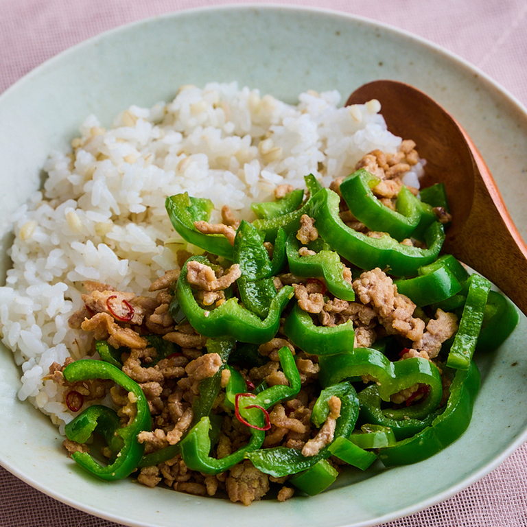 豚ひき肉とピーマンのピリ辛ごはん