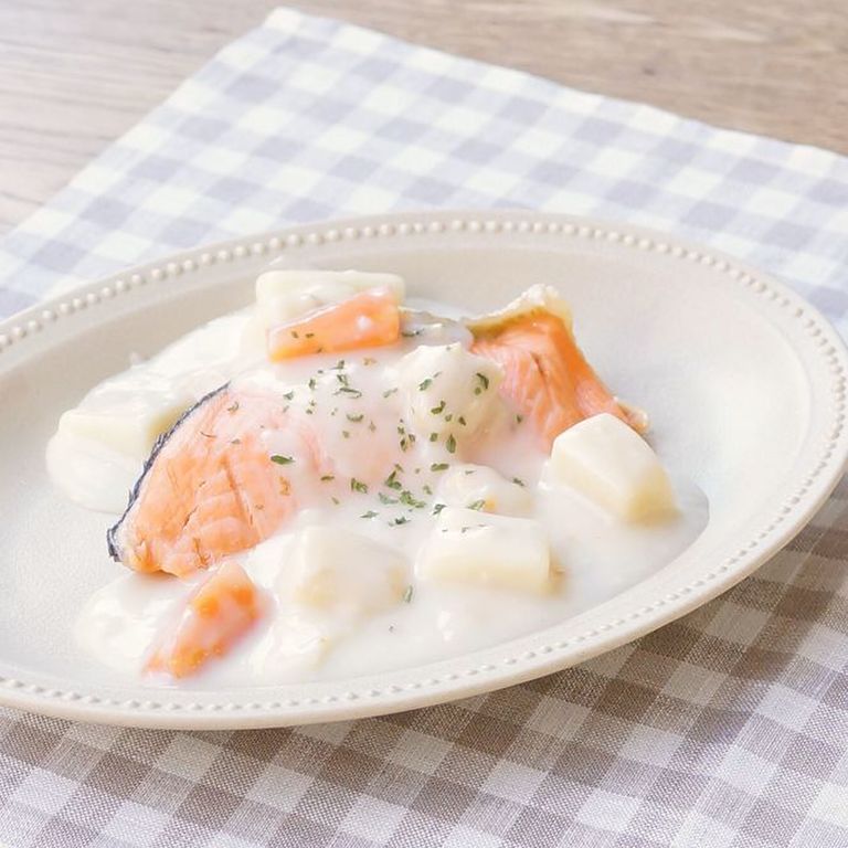 コンビニ食材で 鮭のクリームソースがけ