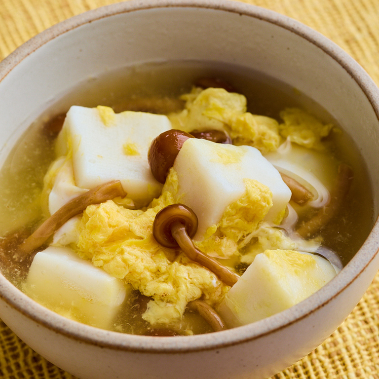 はんぺんとなめこのかき玉スープ