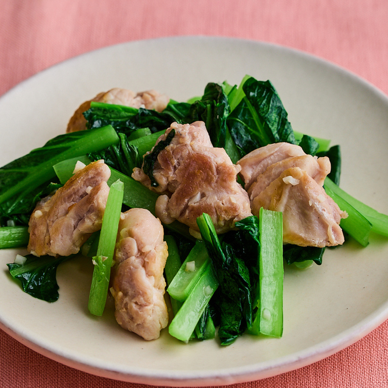 鶏肉と小松菜の塩にんにく炒め