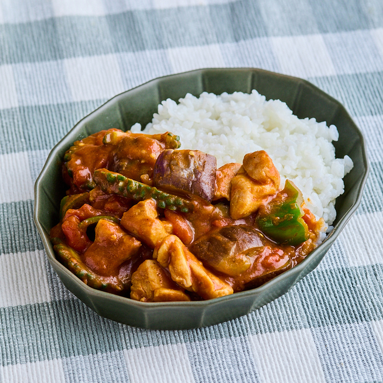 夏野菜とチキンのトマトカレー