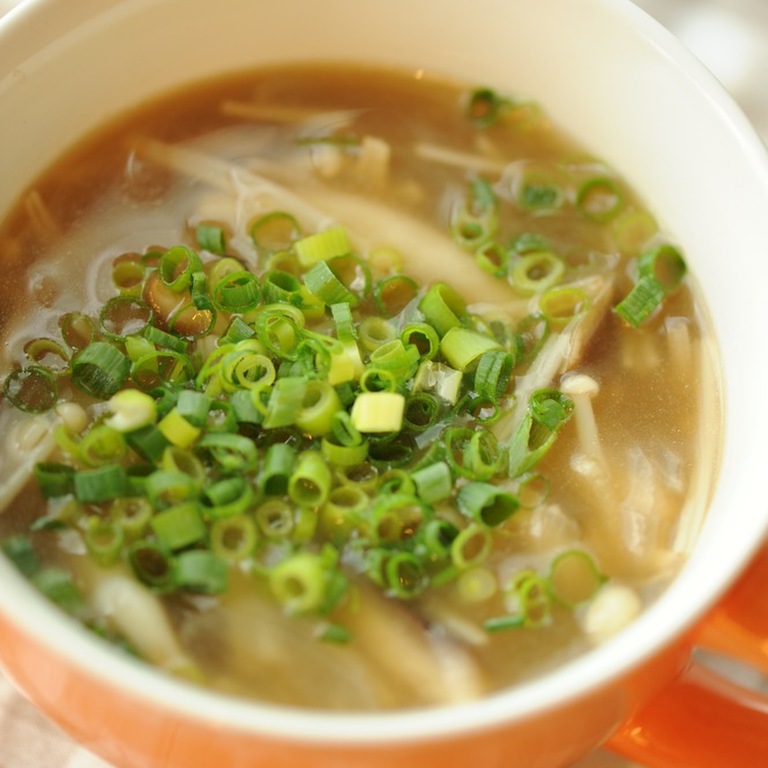 たっぷりきのこと生姜の中華スープ