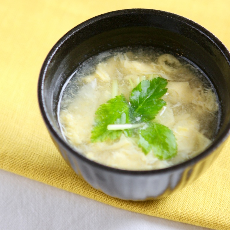 三つ葉と卵のふわふわ中華スープ
