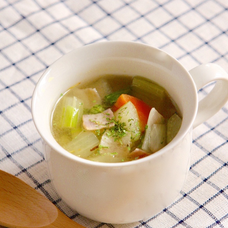セロリと野菜たっぷりごろごろスープ