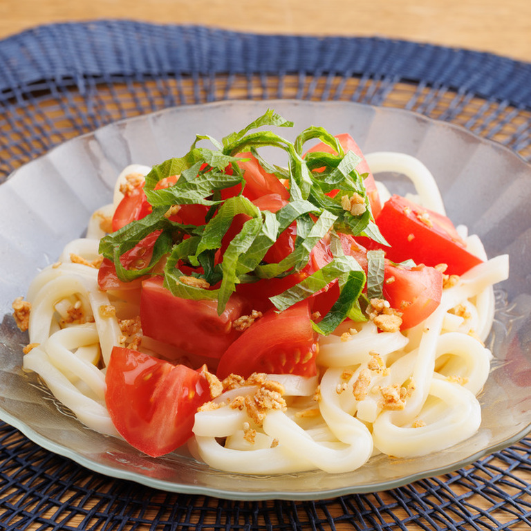 トマトと青じその冷製サラダうどん