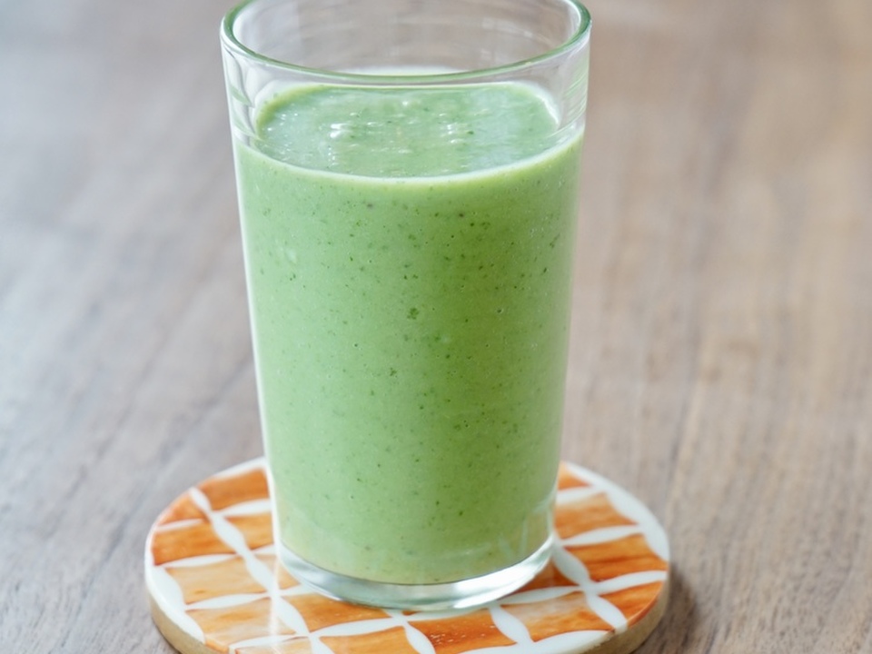 小松菜とバナナの簡単グリーンスムージー