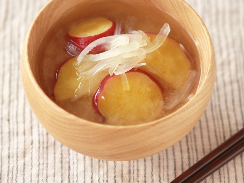 さつまいもと玉ねぎのお味噌汁