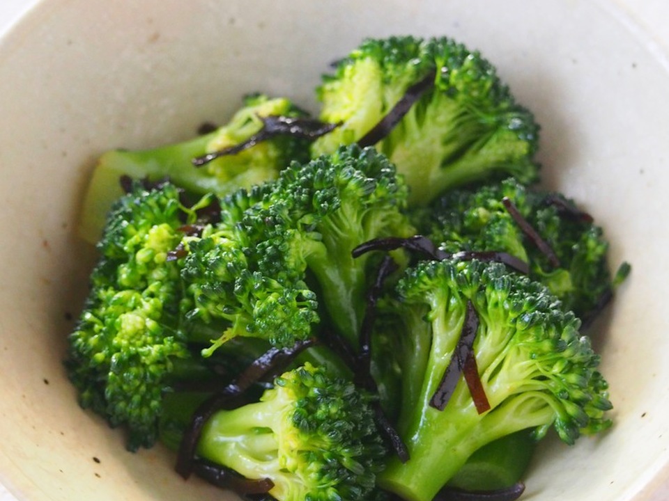 ブロッコリーの塩昆布和え