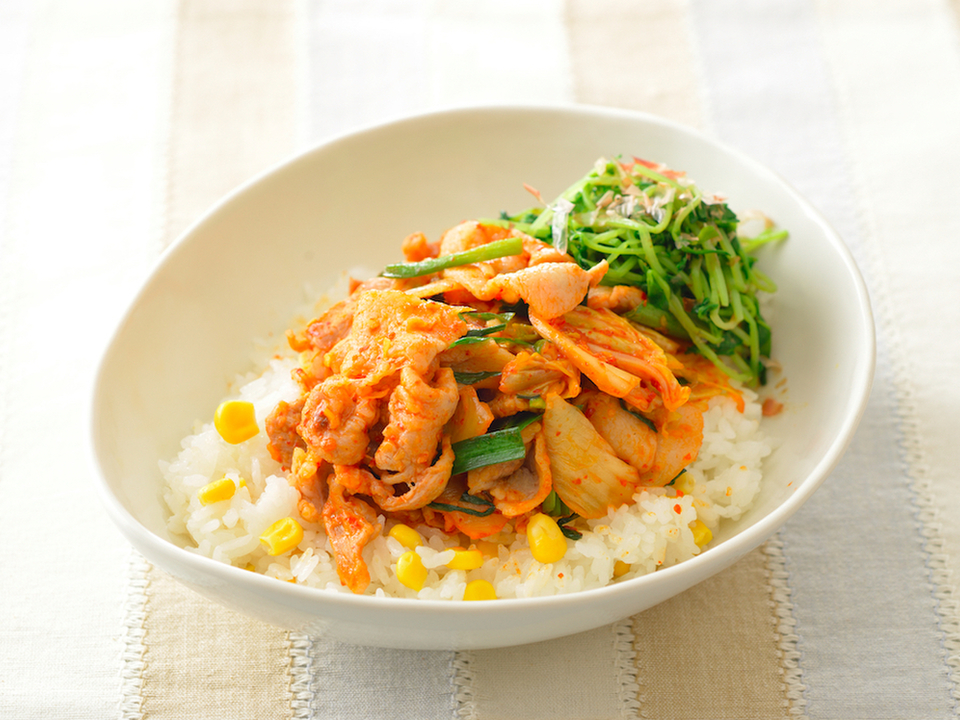 コーンご飯の豚キムチどんぶり