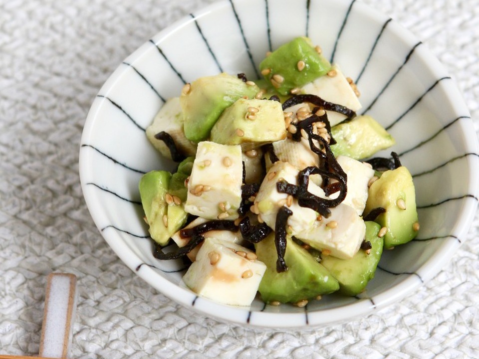 塩昆布で簡単 豆腐とアボカドサラダ