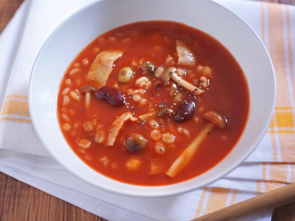 お手軽 押し麦と豆のトマトスープ