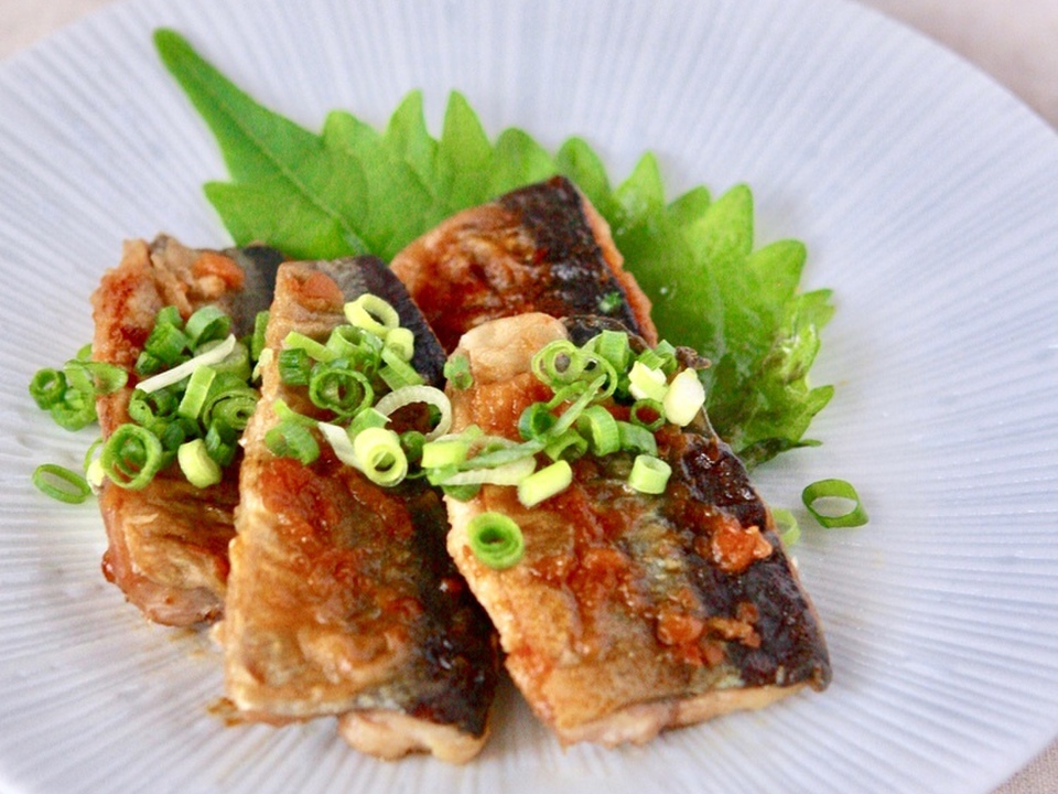 さんまを使った梅風味の蒲焼き