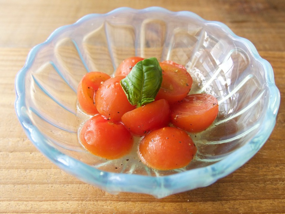 バジル香る ミニトマトのマリネ