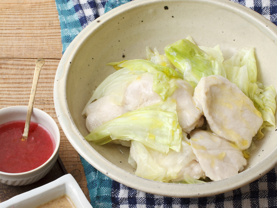 鶏むね肉とキャベツのだし蒸し煮