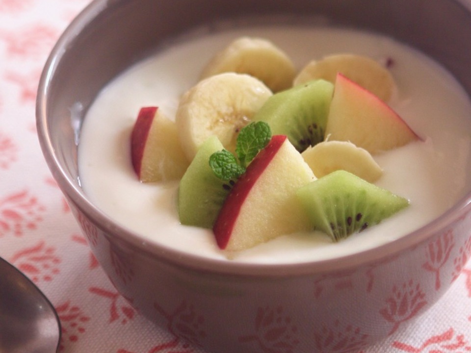 りんご入りフルーツヨーグルト