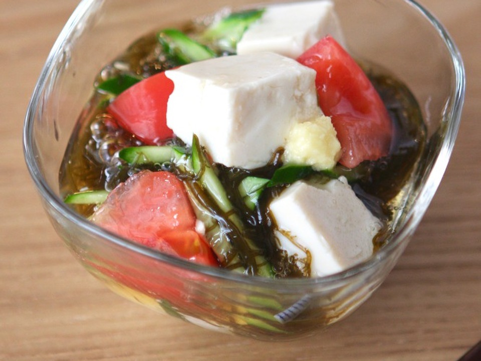 豆腐とトマトのもずくあえ