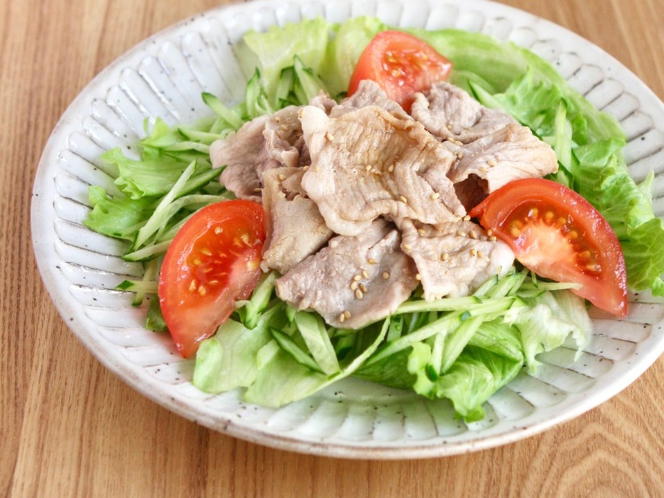 豚肉冷しゃぶのトマト添え