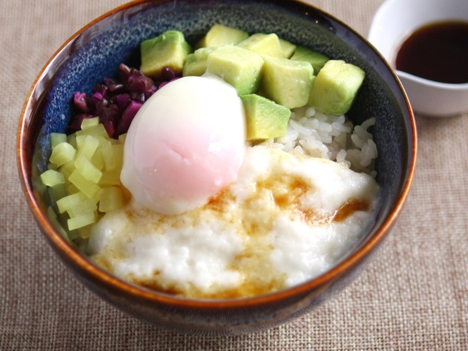 アボカドとろろ丼