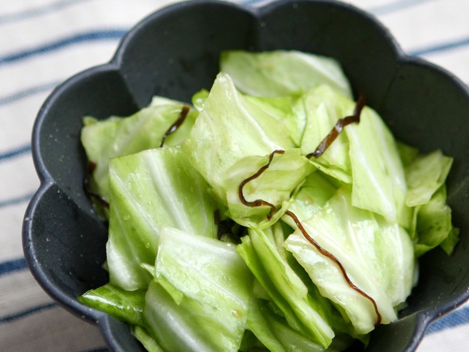 簡単おつまみ 塩こんぶキャベツ