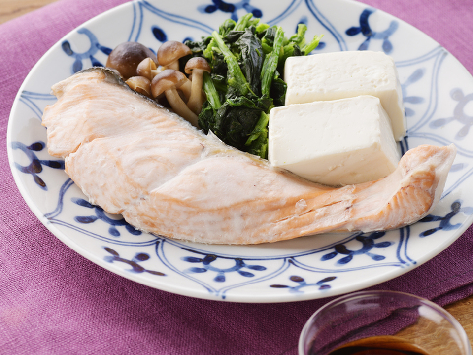 豆腐と鮭のレンジちり蒸し