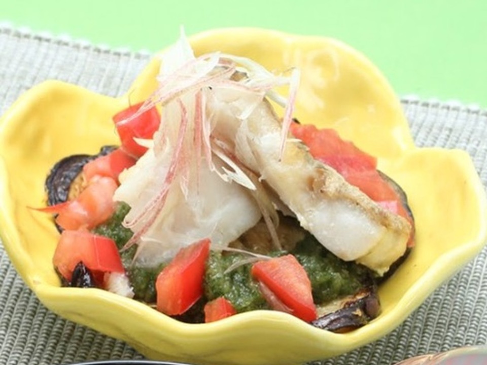 焼きナスの彩りソースがけ