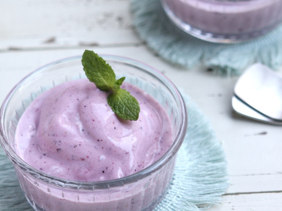 フローズンベリーヨーグルト