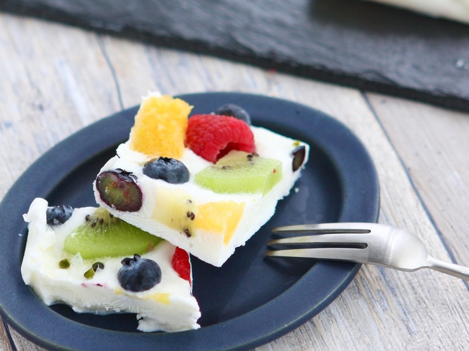 カラフルフルーツでヨーグルトバーク